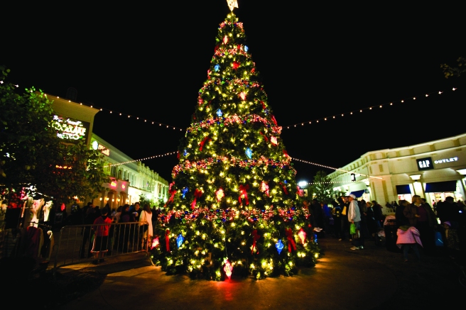 december_on_the_red_louisiana_boardwalk_giant_christmas_tree_2